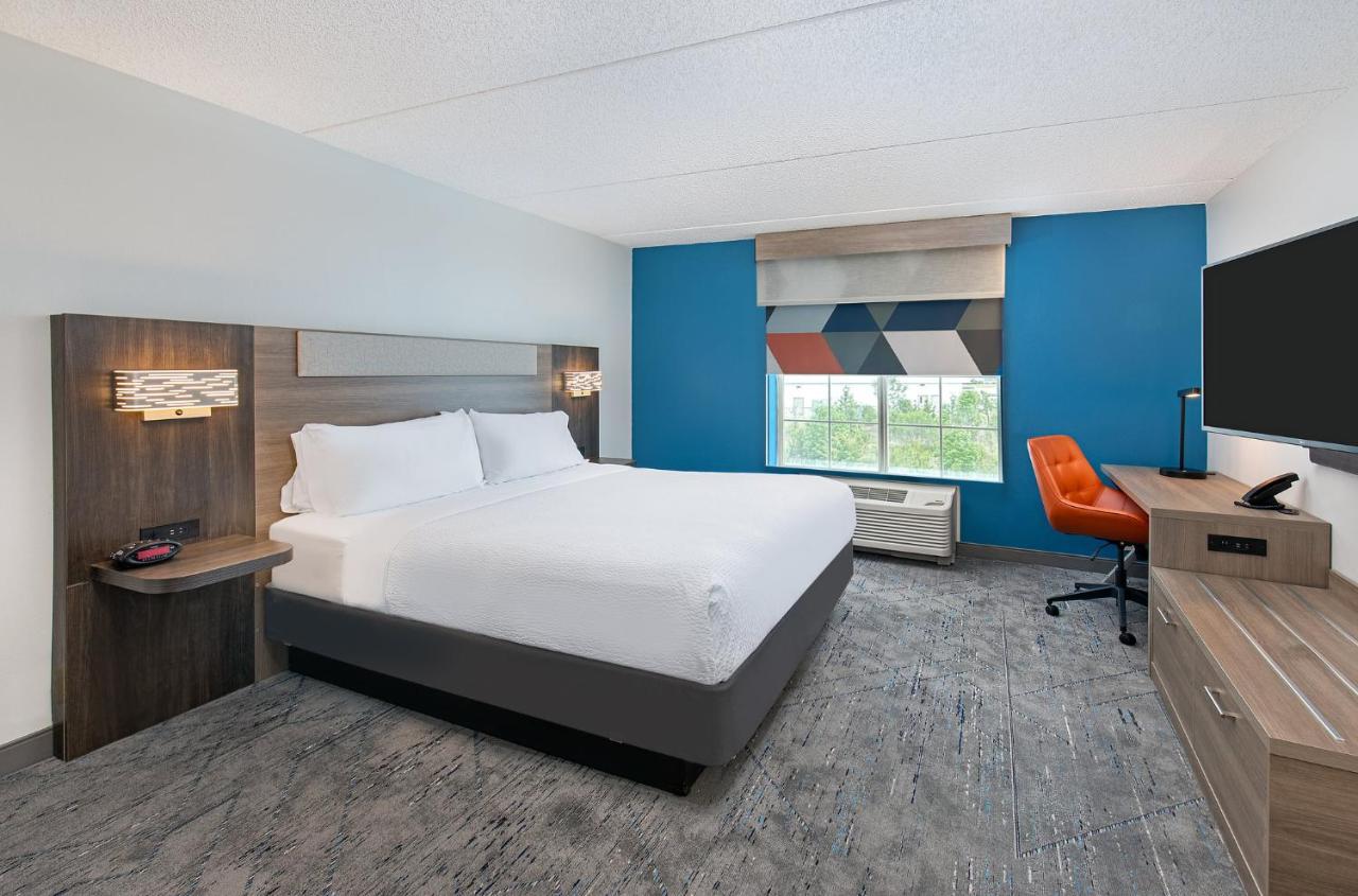 Holiday Inn Express & Suites Columbus At Northlake By Ihg Bagian luar foto