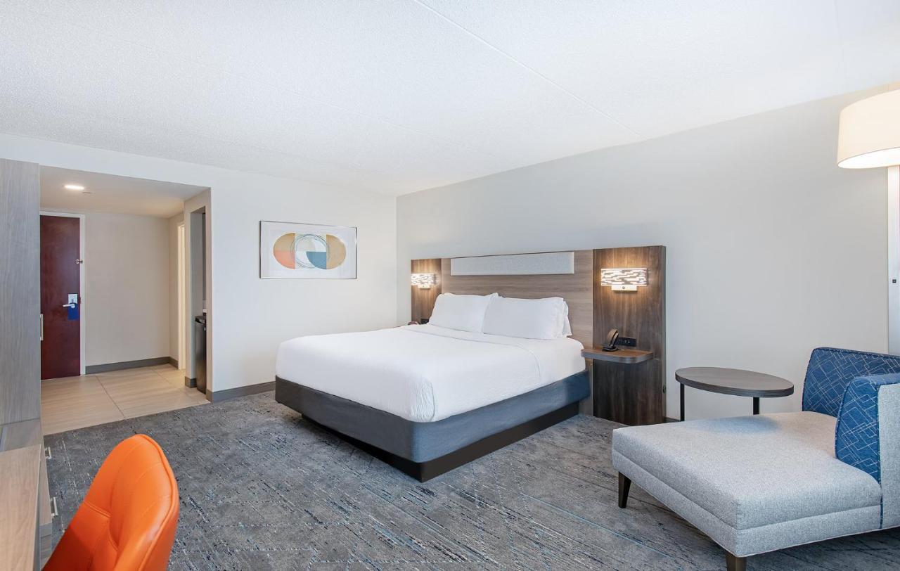 Holiday Inn Express & Suites Columbus At Northlake By Ihg Bagian luar foto