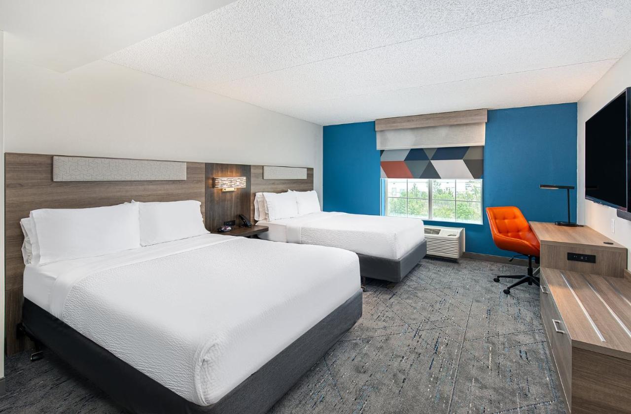 Holiday Inn Express & Suites Columbus At Northlake By Ihg Bagian luar foto