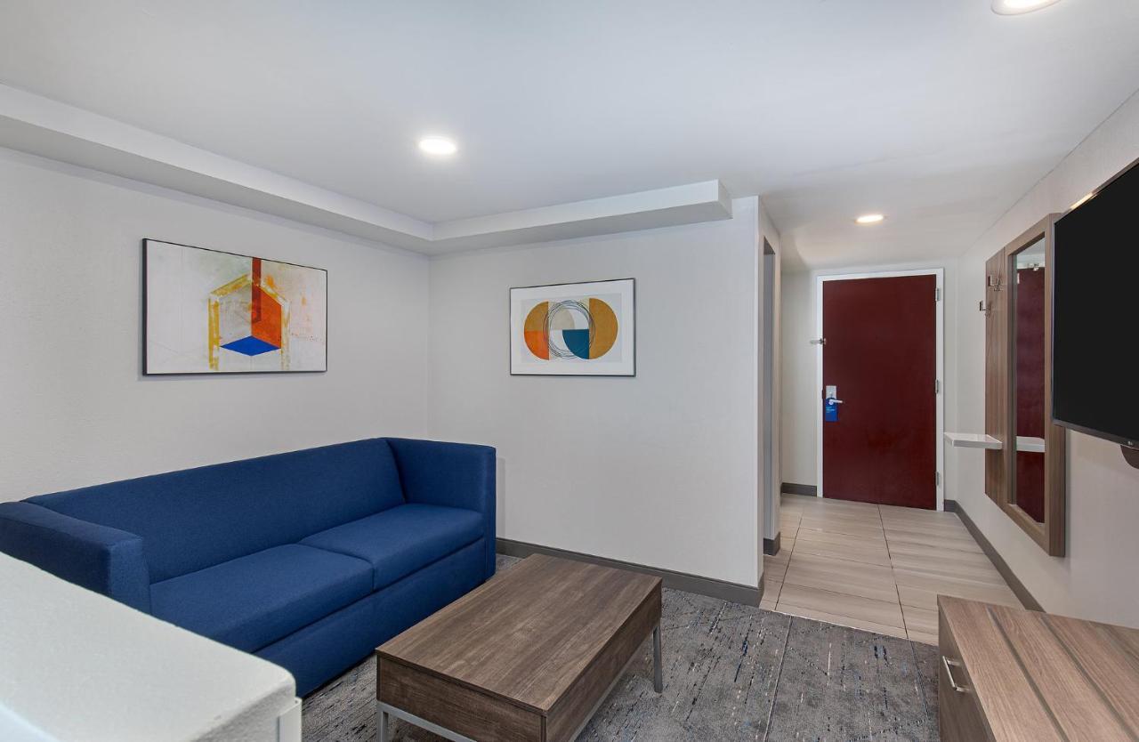 Holiday Inn Express & Suites Columbus At Northlake By Ihg Bagian luar foto