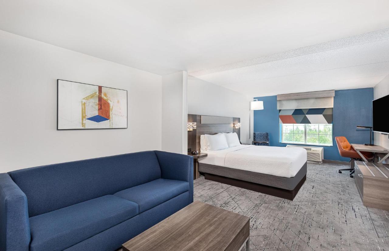 Holiday Inn Express & Suites Columbus At Northlake By Ihg Bagian luar foto