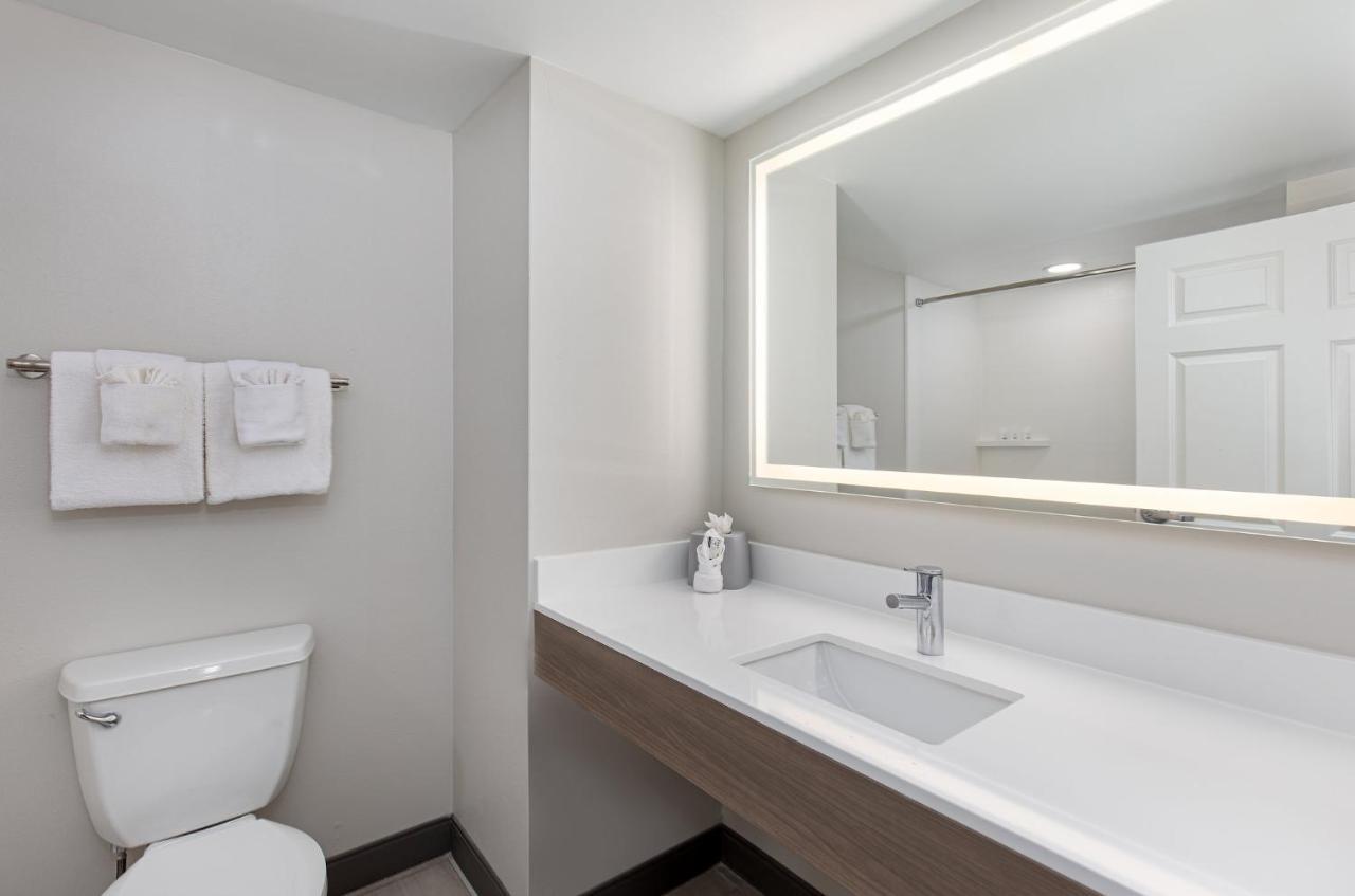 Holiday Inn Express & Suites Columbus At Northlake By Ihg Bagian luar foto
