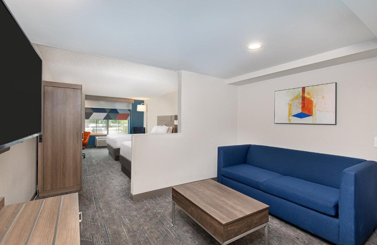 Holiday Inn Express & Suites Columbus At Northlake By Ihg Bagian luar foto