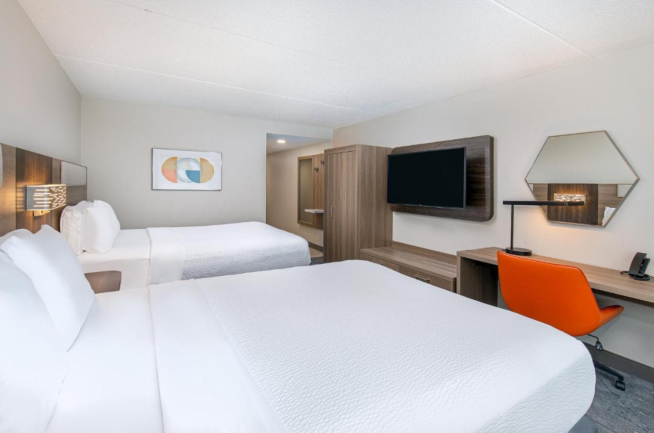 Holiday Inn Express & Suites Columbus At Northlake By Ihg Bagian luar foto