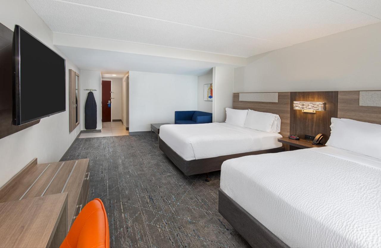 Holiday Inn Express & Suites Columbus At Northlake By Ihg Bagian luar foto