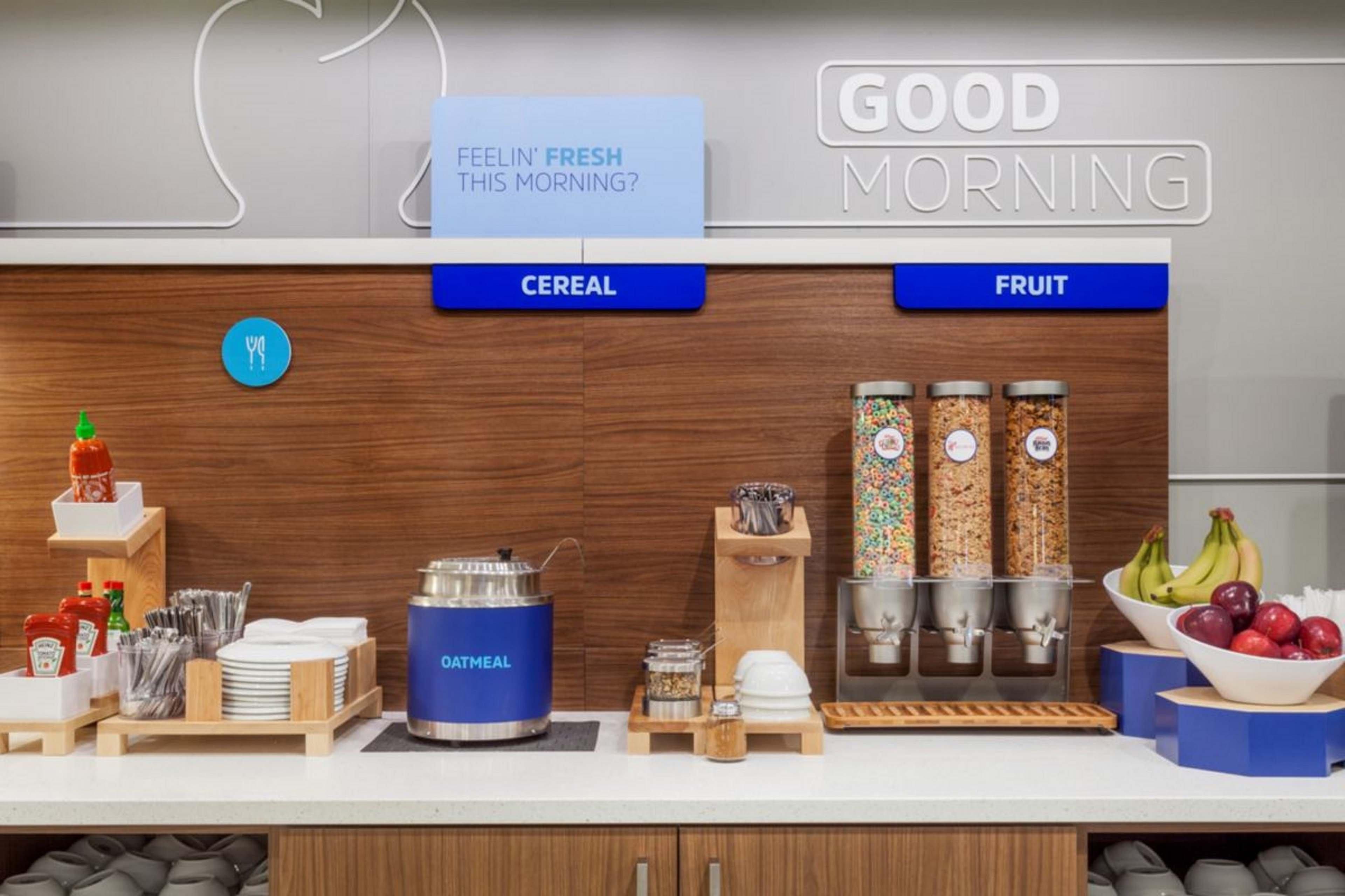 Holiday Inn Express & Suites Columbus At Northlake By Ihg Bagian luar foto