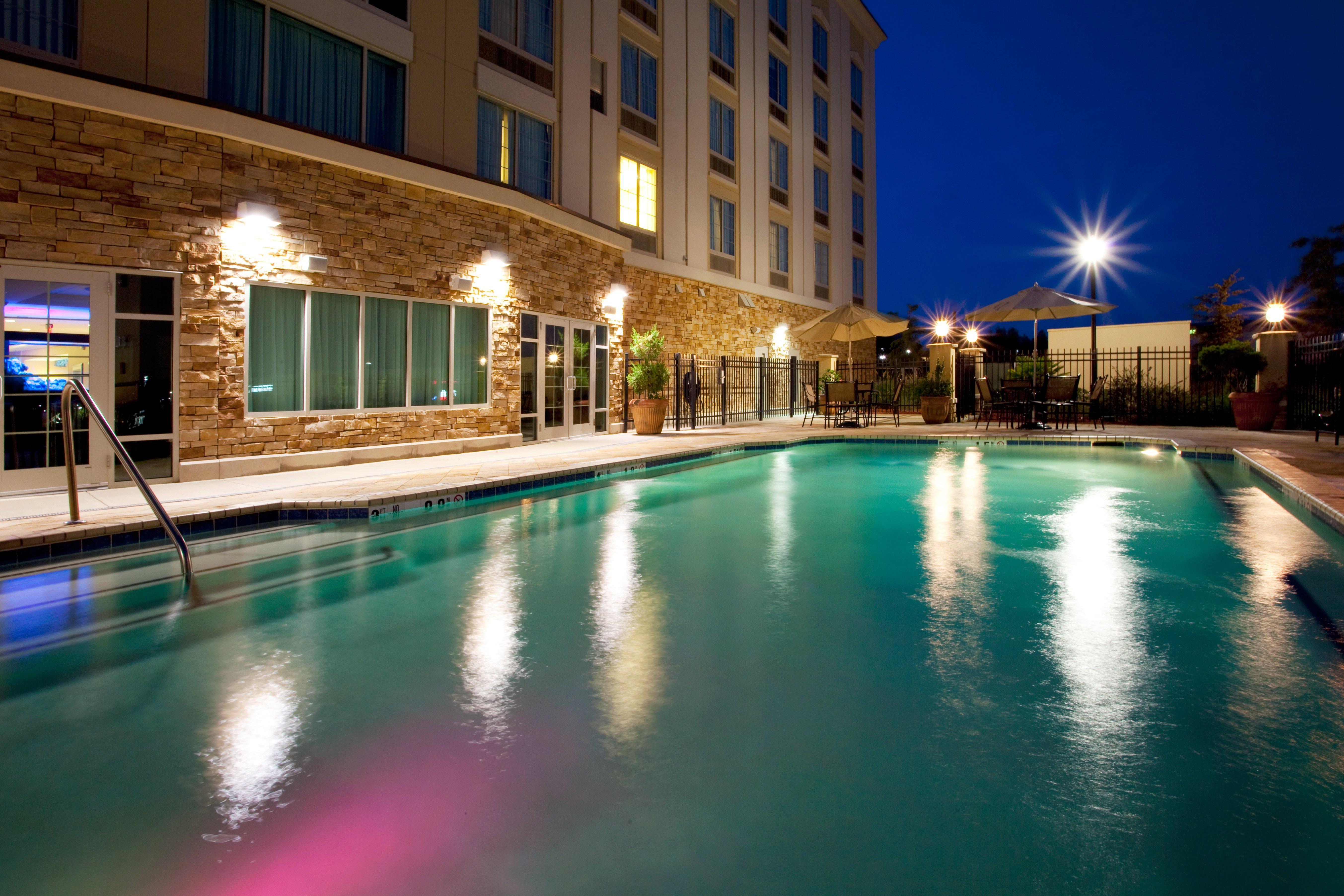 Holiday Inn Express & Suites Columbus At Northlake By Ihg Bagian luar foto