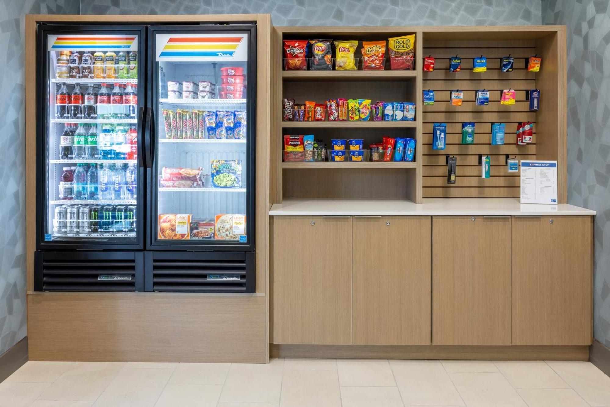 Holiday Inn Express & Suites Columbus At Northlake By Ihg Bagian luar foto